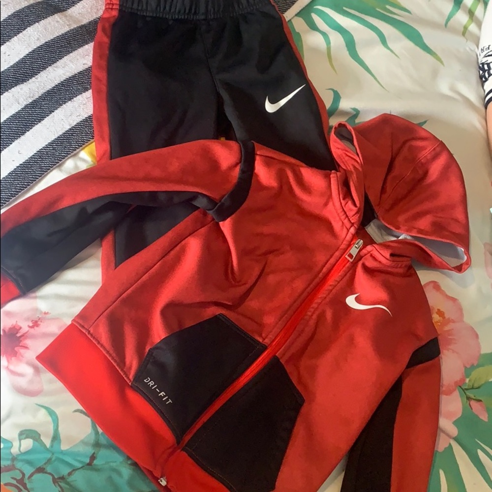 Red and black Nike set